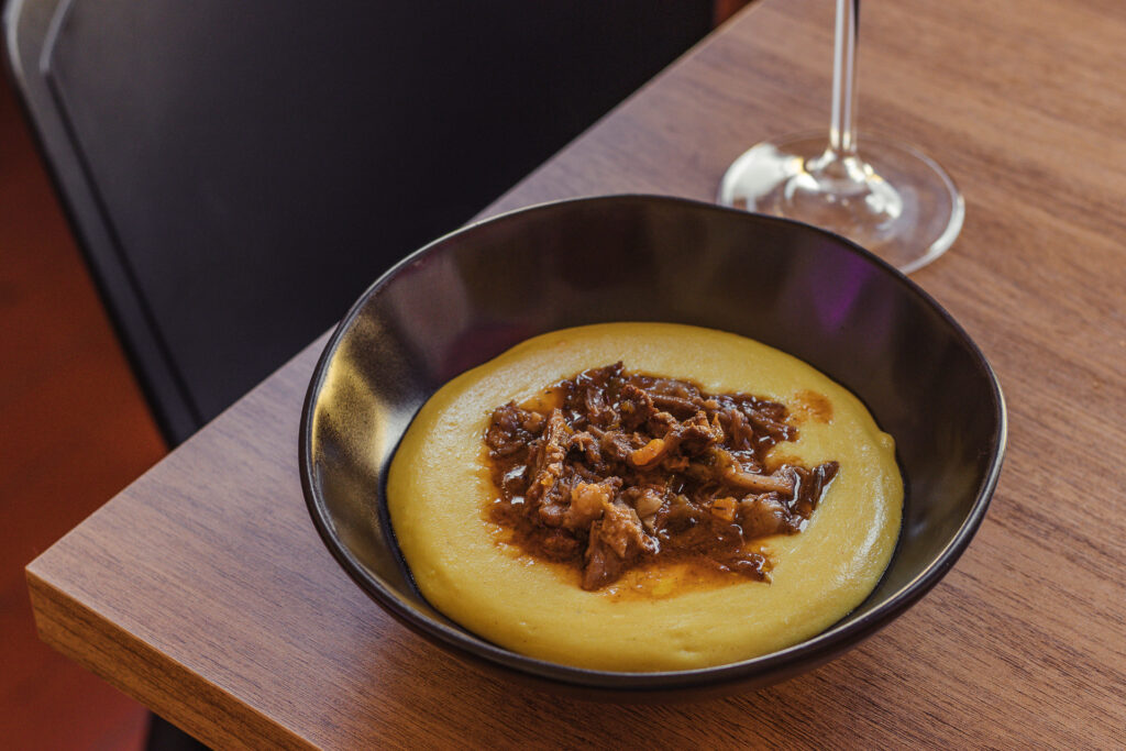 Polenta com ragu de costela